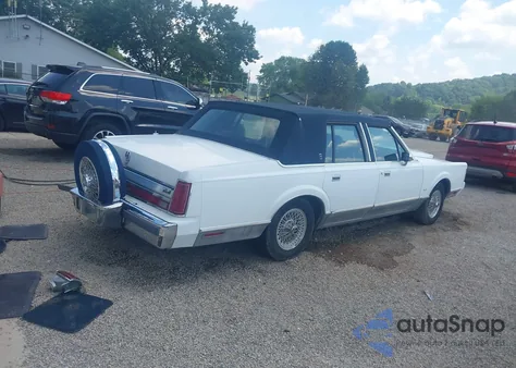 1988 Lincoln Town Car Signature из США, поврежденный, VIN 1LNBM82F6JY657266